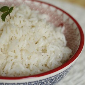 Como fazer arroz branco simples. Passo a passo completo em https://raquelicias.com.br.