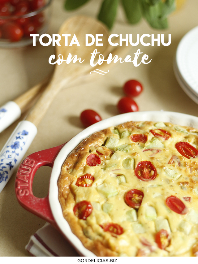 Torta de Chuchu com Tomate. Receita completa em https://raquelicias.com.br/